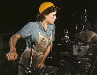390px-WomanFactory1940s